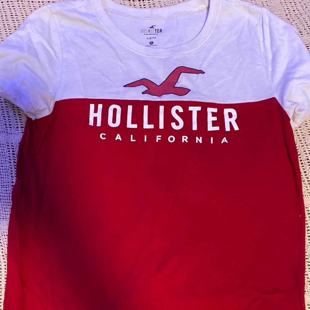 red and white hollister t-shirt